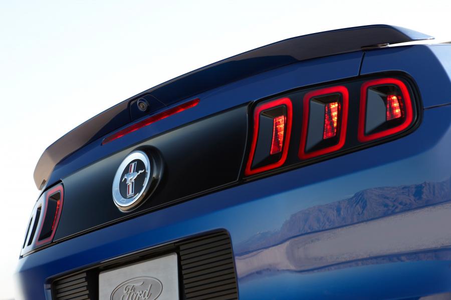  Ford Mustang Convertible 2013 года  (фото 7 из 13)